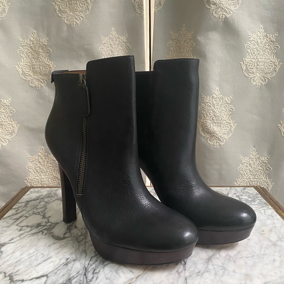 Coach Black Leather Ankle Boots. Like New/Never Worn/Excellent Condition. 8.5 - Picture 3 of 16